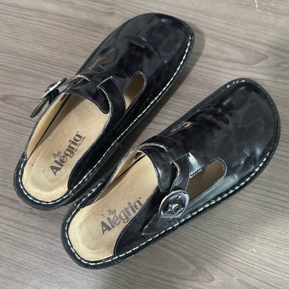 Alegria by PG Lite Classic Clog Black/Purple Patent Leather - Size 39 (US 8/8.5)